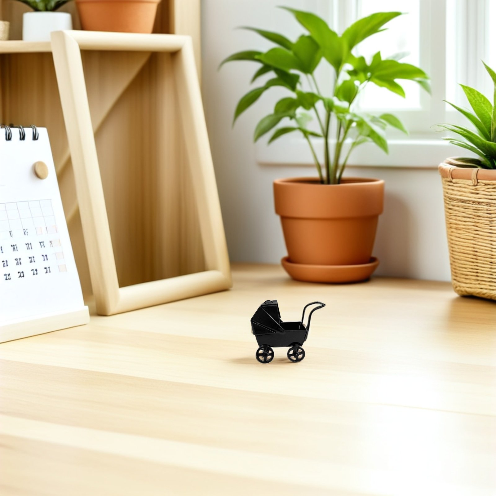 Baby Nursery Vintage Decor - Miniaturowy żelazny wózek dziecięcy w stylu